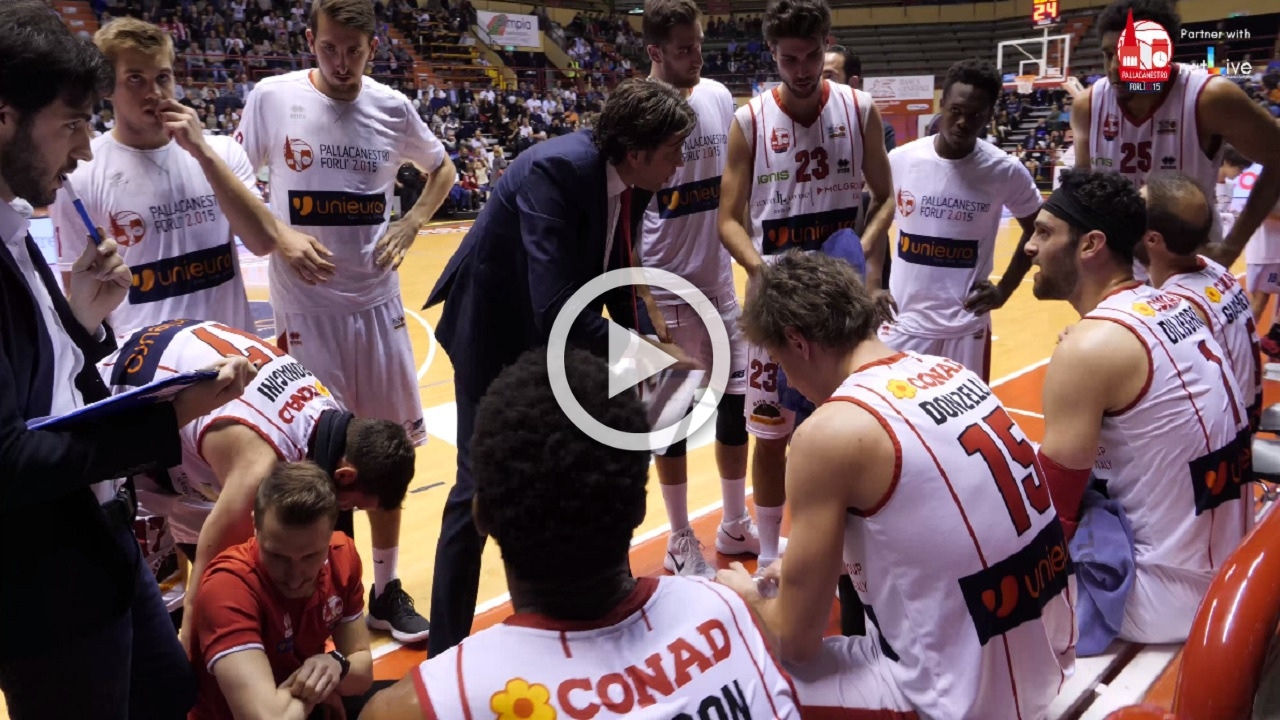Unieuro Forlì-Treviso Basket -Atmosfera caldissima in campo e sugli spalti-